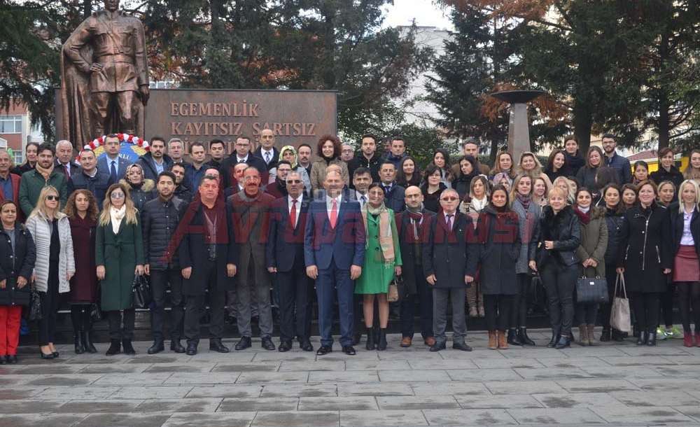 Başöğretmene Çelenk Sunuldu
