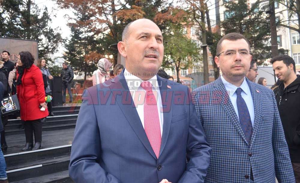 Başöğretmene Çelenk Sunuldu