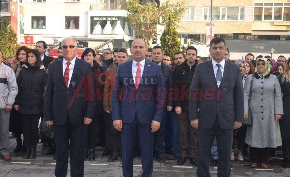 Başöğretmene Çelenk Sunuldu