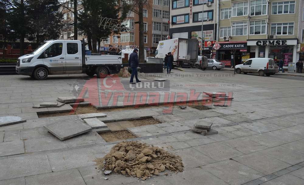 Atatürk Meydanı'nda Çalışma Yapıldı 