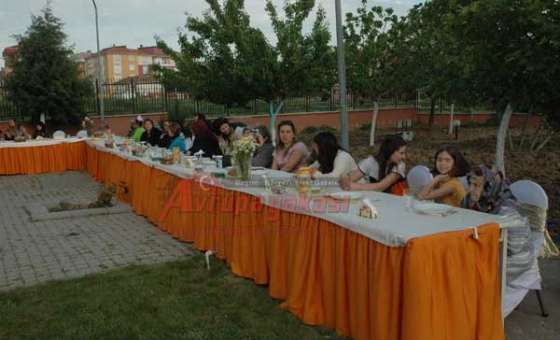 Huzurevinde Anneler Günü Kutlaması