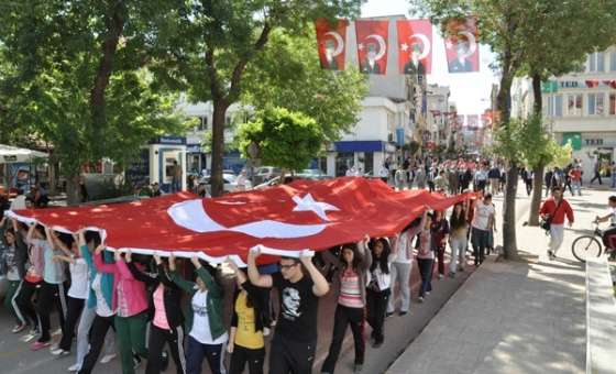 Keşan'da Gençlik Haftası Yürüyüşle Başladı