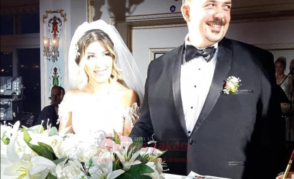 Utkaner Ailesinin Mutlu Günü  Ergene'de Hizmet Veren Cemer Makine Şirketinin Varisi Makine Mühendisi Erkal Utkaner Ve Özge Duman Dünya Evine Girdi. Piknik Restoran Balo Salonunda Gerçekleştirilen Düğün Merasimine Siyaset Ve Iş Dünyasından Çok Sayıda 