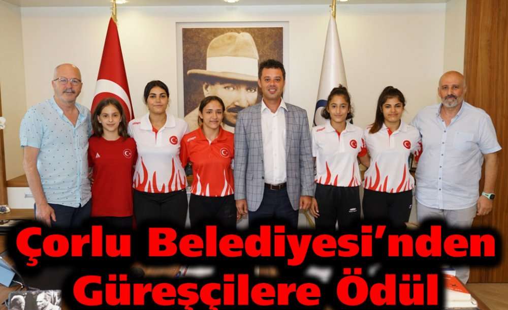 Çorlu Belediyesi'nden Güreşçilere Ödül