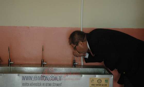 Rotaract`lardan Vali Şenol Engin İlkokuluna Arıtma Cihazı  