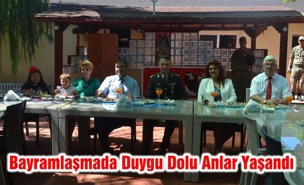 Bayramlaşmada Duygu Dolu Anlar Yaşandı