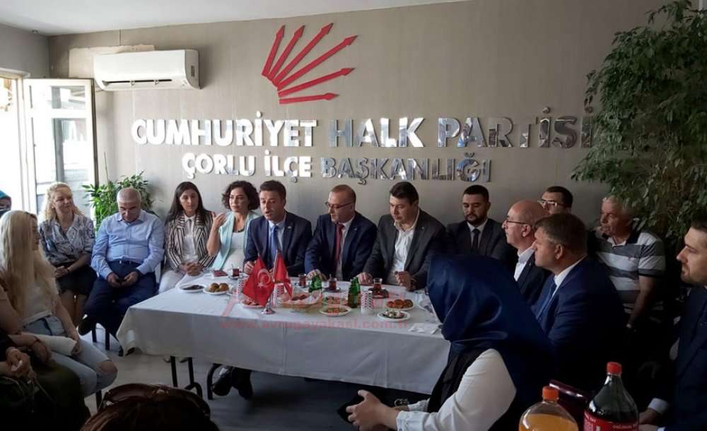 Bayramda Ak Parti Chp'yi Ziyaret Etti 