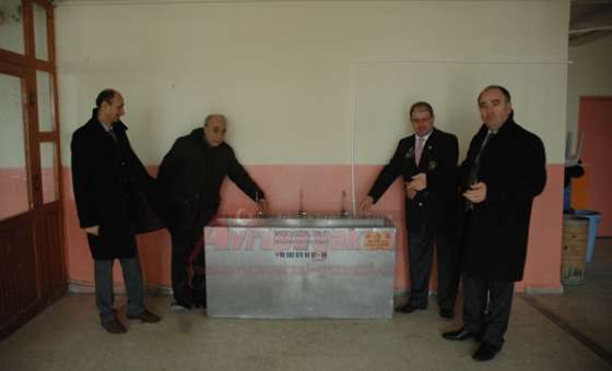 Rotaract`lardan Vali Şenol Engin İlkokuluna Arıtma Cihazı  