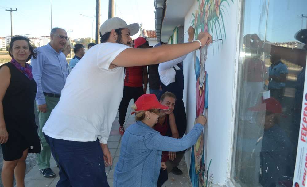 Ressamlar Fırçalarını Çorlu İçin Salladı 