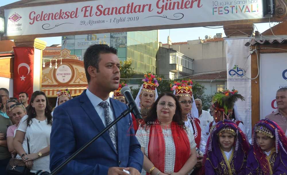 Festival Renkli Görüntülerle Başladı 
