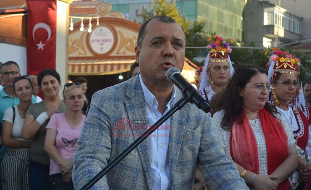 Festival Renkli Görüntülerle Başladı 