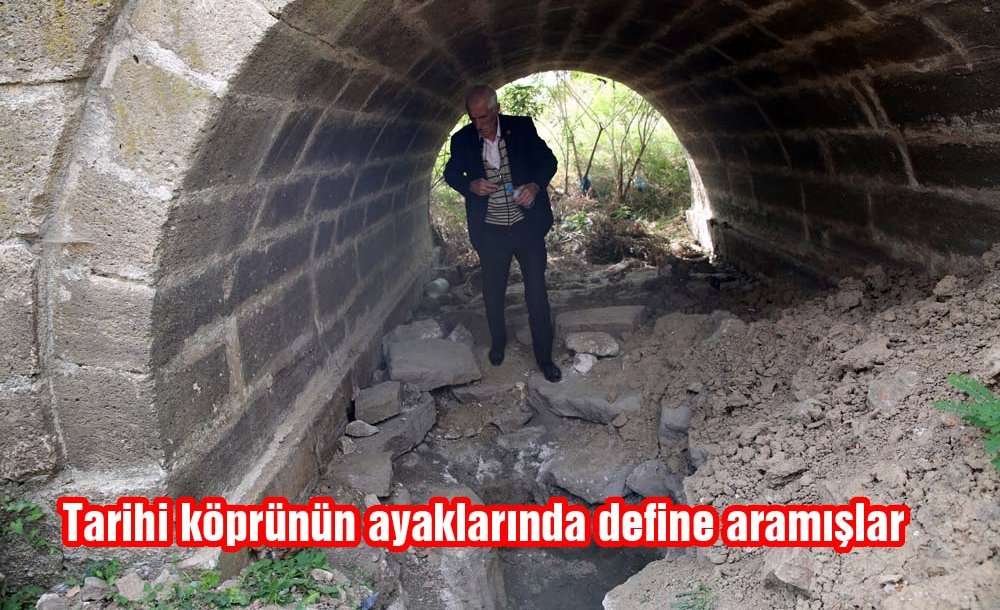 Tarihi Köprünün Ayaklarında Define Aramışlar