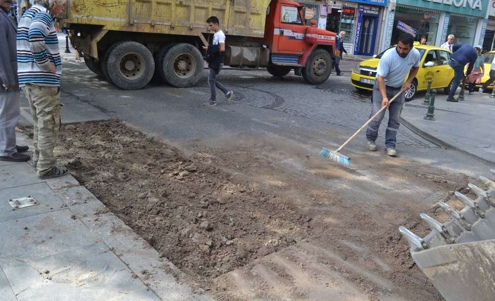 Teski Cumhuriyet Meydanı'nda Çalışma Yaptı 