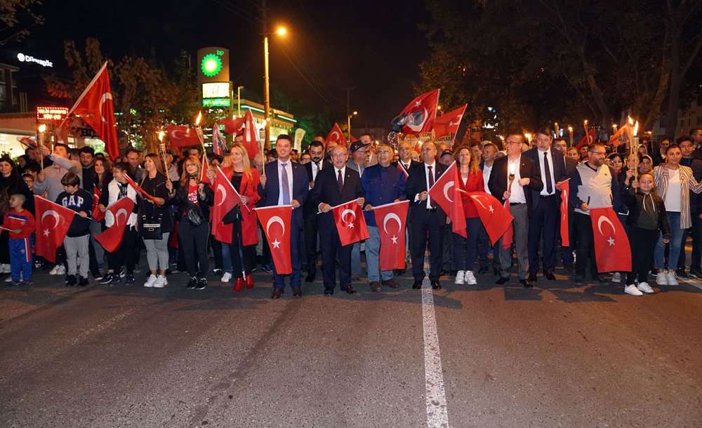 On Binler Cumhuriyet İçin Yürüdü 