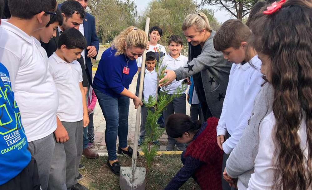 Kampanya Kapsamında Okul Bahçesine Fidan Dikildi 