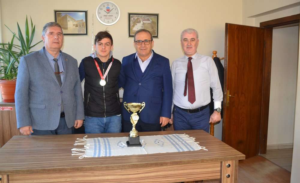 Çıraklık Okulu Öğrencisi Balkan 2'incisi Oldu