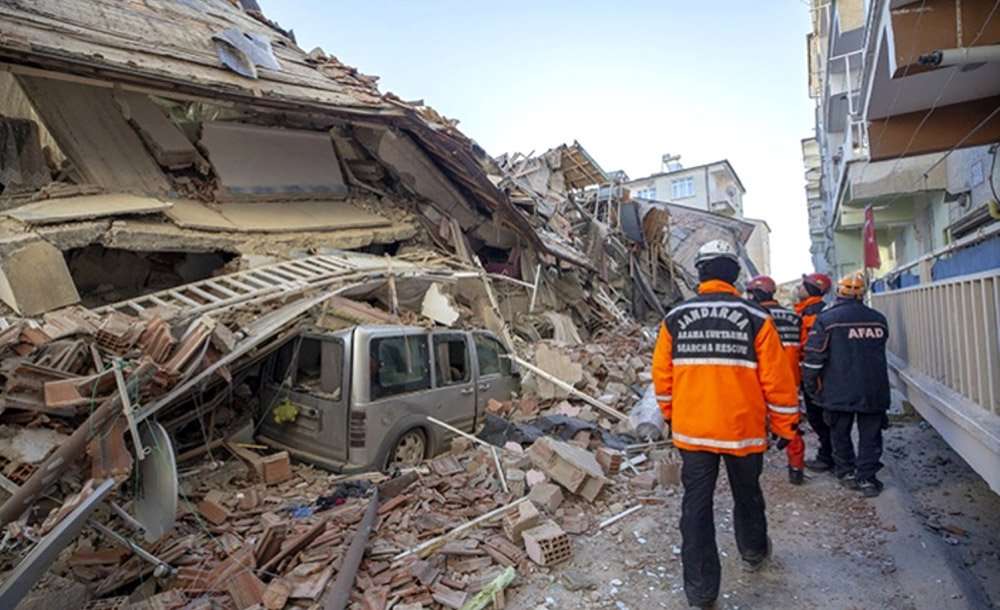Türkiye, Elazığ Depreminde Tek Yürek Oldu 