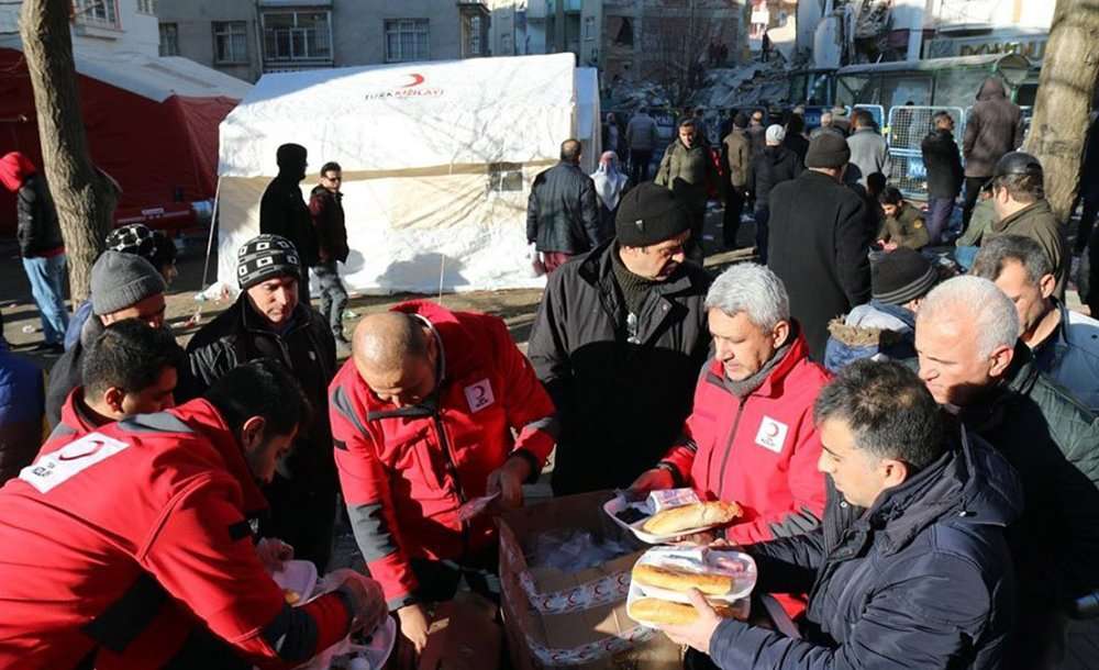 Türkiye, Elazığ Depreminde Tek Yürek Oldu 