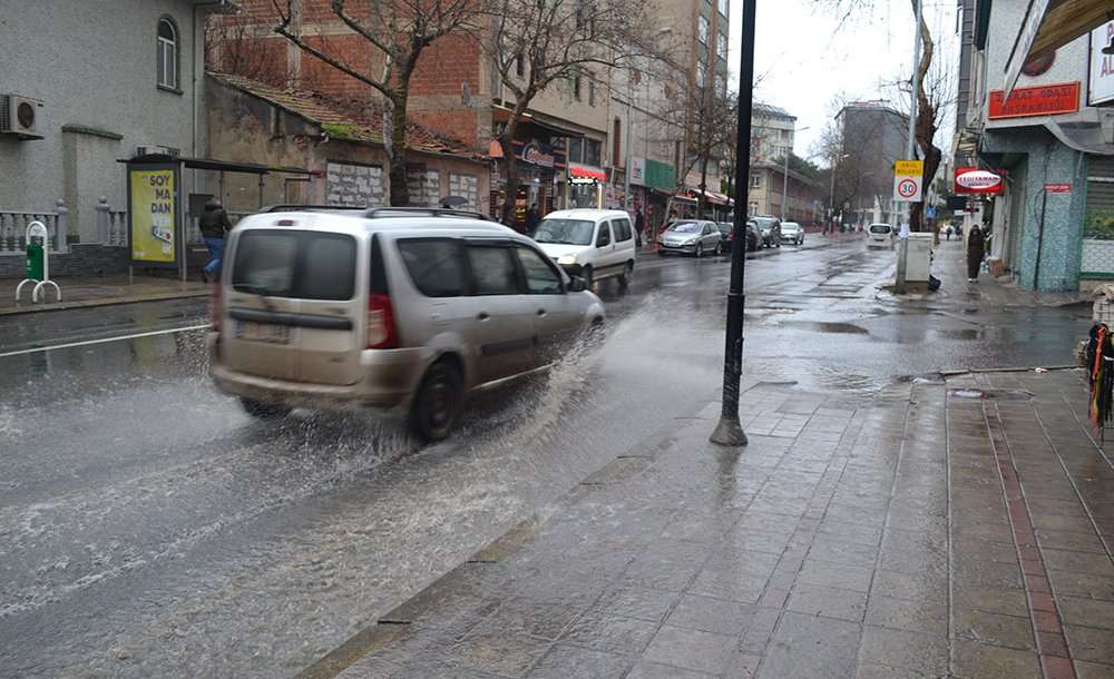 Omurtak Caddesi Göle Döndü 