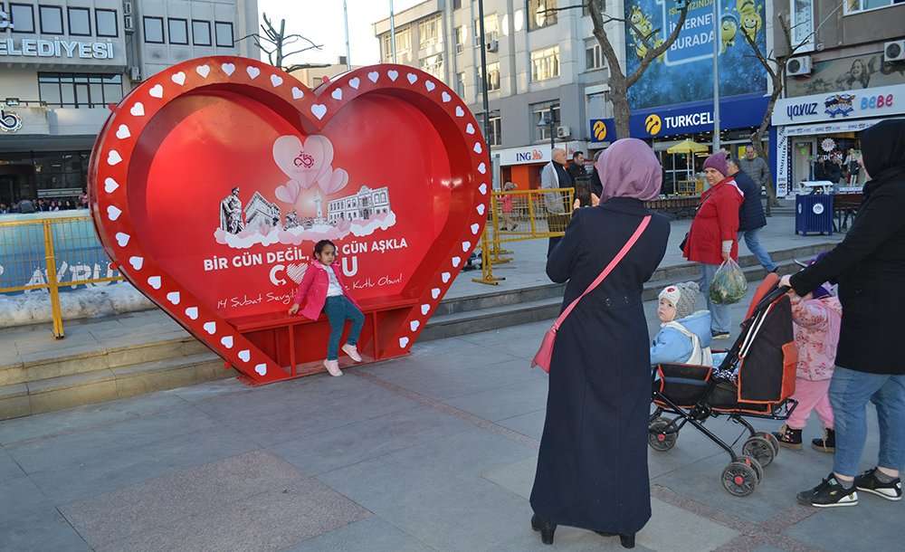 Çorlu Belediyesi 14 Şubat'ı Ölümsüzleştirdi 