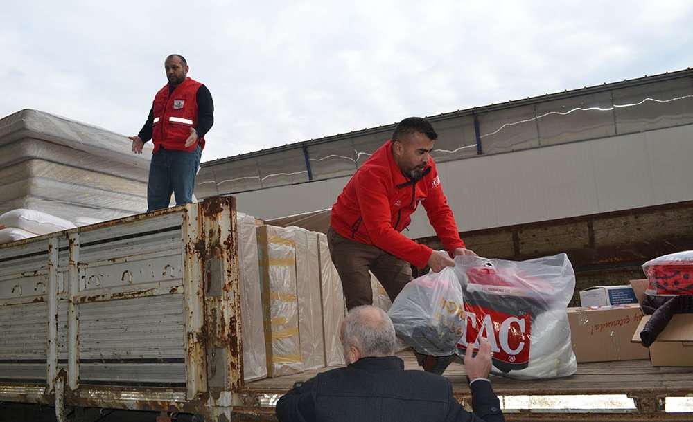 Türk Kızılay'ı Çorlu Şubesi Elazığ'a Yardım Kamyonu Gönderdi 