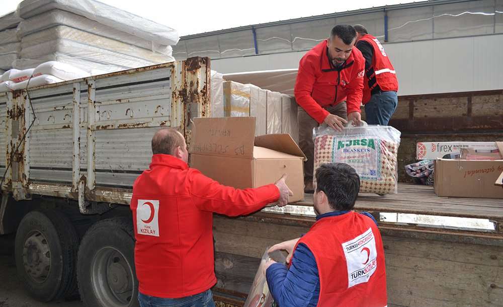 Türk Kızılay'ı Çorlu Şubesi Elazığ'a Yardım Kamyonu Gönderdi 