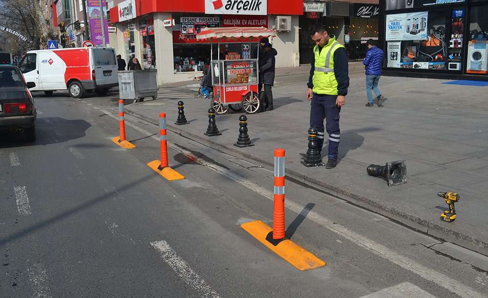 Trafiği Rahatlatmak İçin Duba Konuldu 