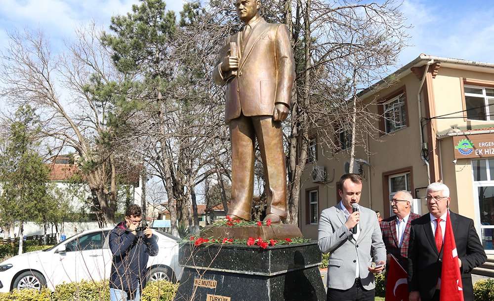 Ergene'de Şehitler İçin Karanfil Bırakıldı