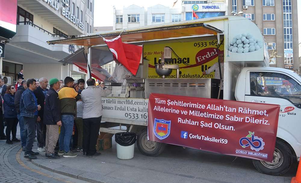 Taksici Esnafı 5 Bin Kişilik Lokma Dağıttı 