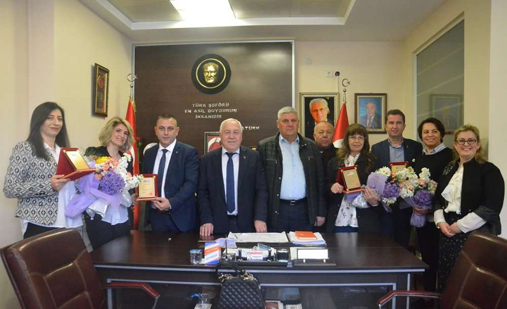 Çorlu'nun Kadın Taksi Ve Servis Şoförlerine Plaket