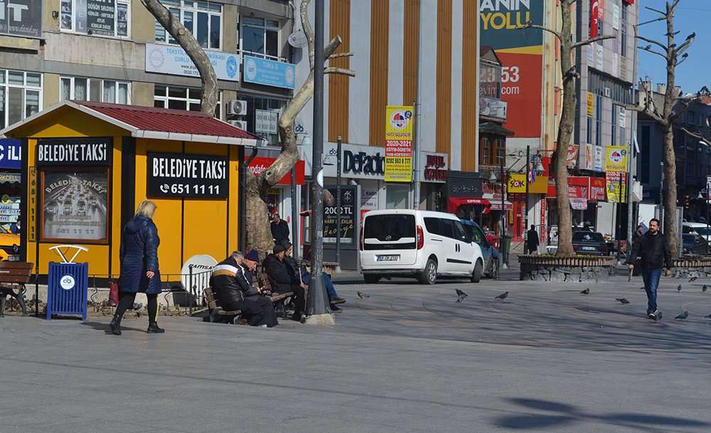 Bazı Yaşlı Vatandaşlar Uyarıları Dikkate Almıyor