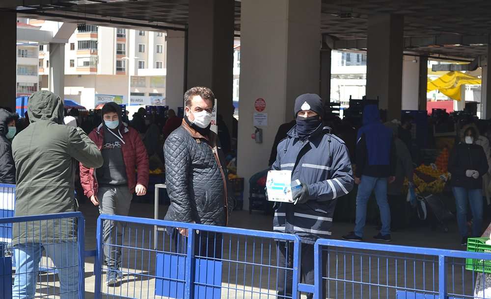 Çorlu Belediyesi Pazar Yerinde Maske Dağıttı 