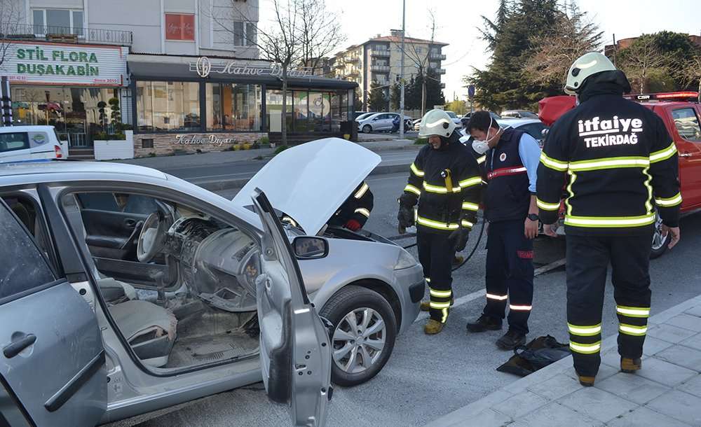 Araçta Çıkan Yangına İtfaiye Ekipleri Müdahale Etti 