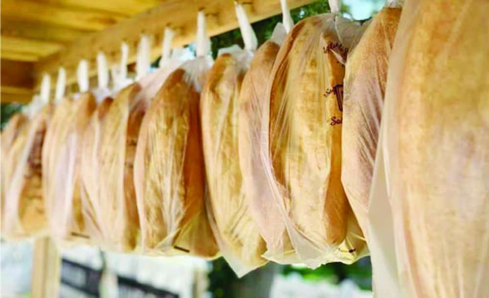 Önerler Muhtarlığı Önünde Askıda Ekmek Uygulaması 