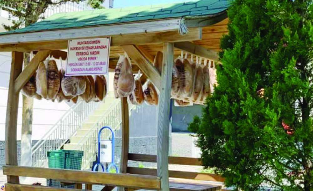 Önerler Muhtarlığı Önünde Askıda Ekmek Uygulaması 