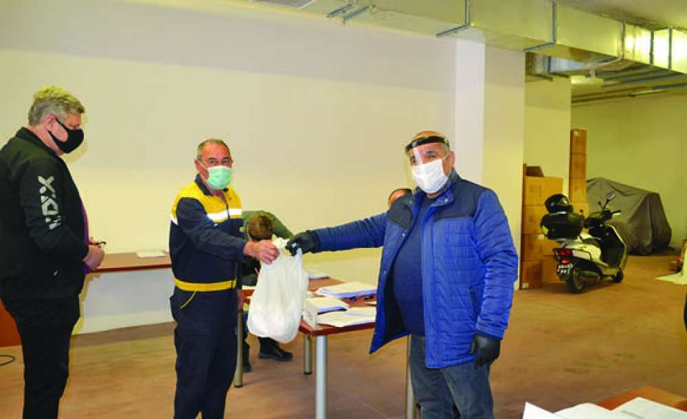 Tekirdağ Valililiği İşyerlerine 90 Bin Maske Dağıttı