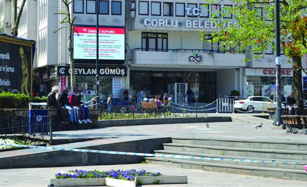Meydandan Oturulan Vatandaşlar Uyarıldı 