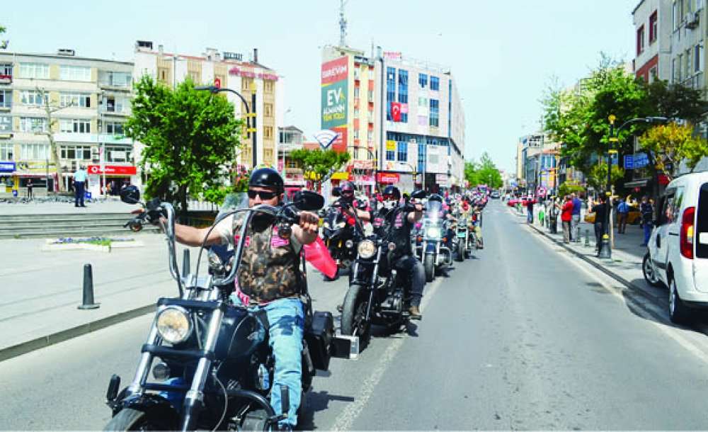 Şehir Turu Atarak Çorluluların Bayramını Kutladı 