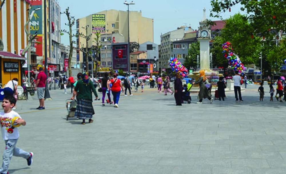 Sokağa Çıkan Çocuklar, Arkadaşlarıyla Koşup Oynadı 