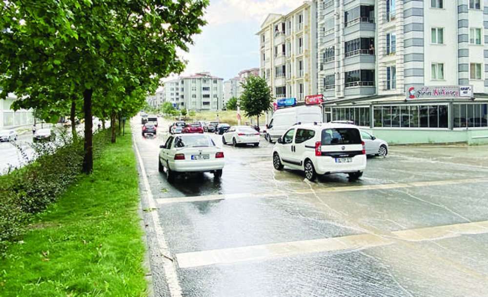Her Sağanak Yağışta Aynı Görüntü 