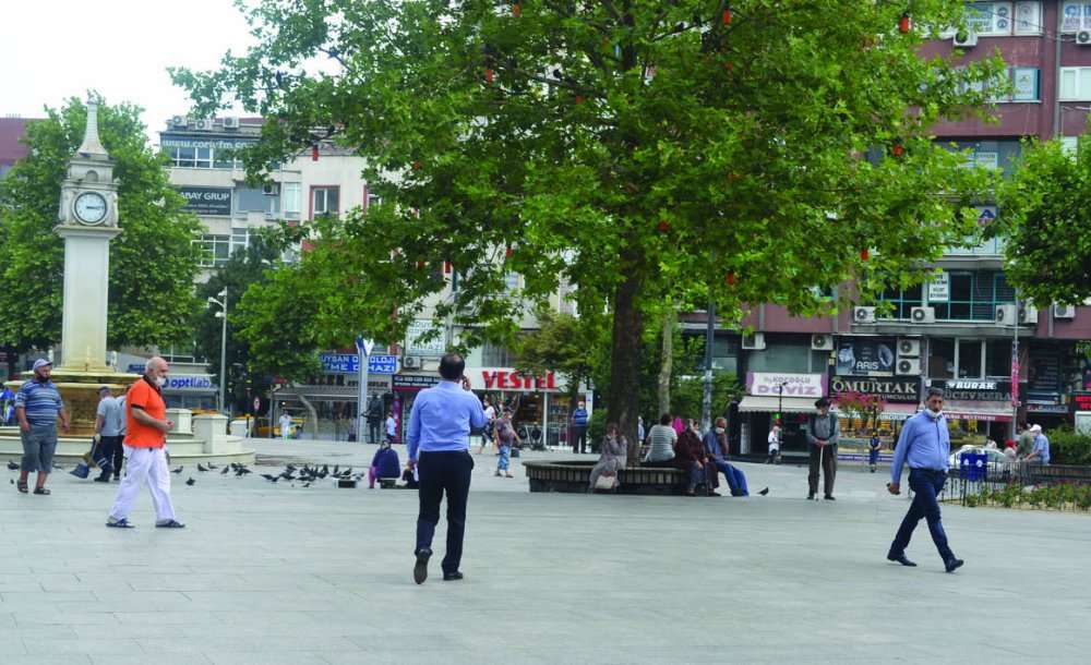 Çorlulu Vatandaşlar Tedbirlerini Elden Bırakmıyor 