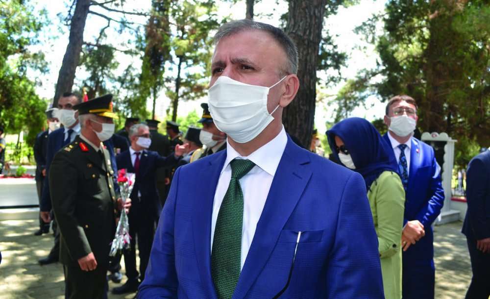 Şehitlikte Tören Düzenlendi 