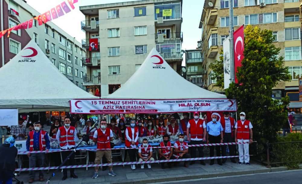 Kızılay İkramlarda Bulundu 