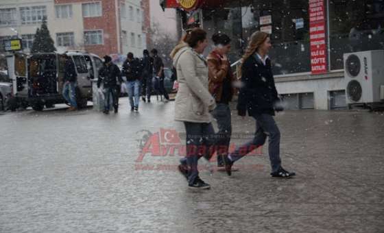 Çorlu'da Lapa Lapa Kar Yağışı  