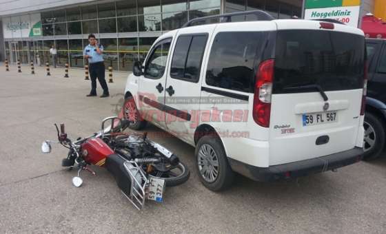 Motosiklet Otomobile Çarptı 1 Yaralı