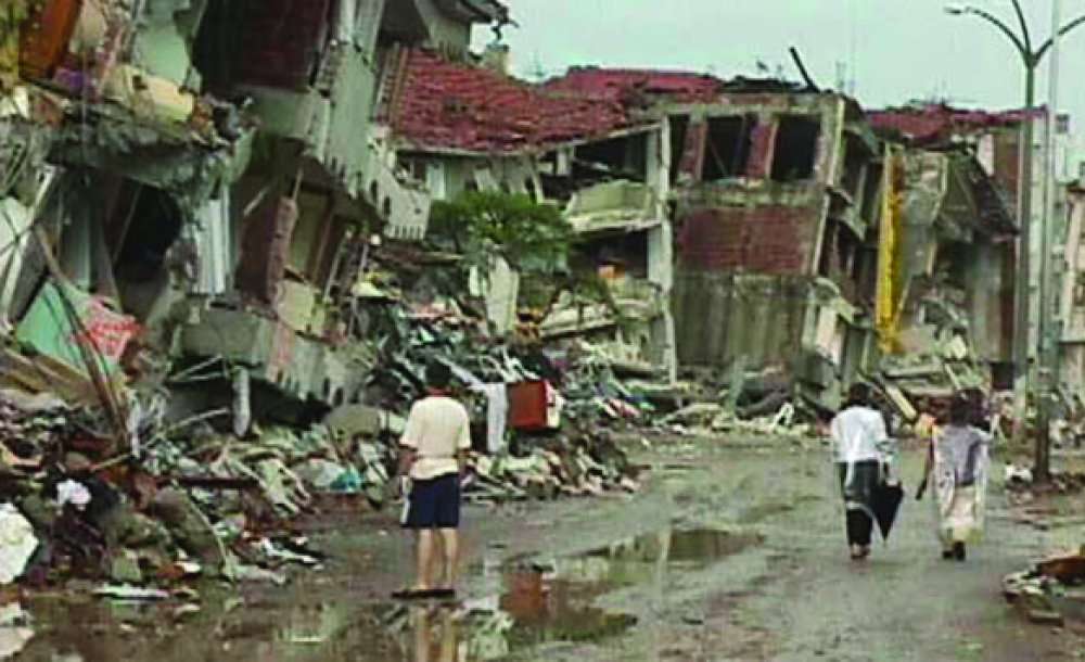 Gölcük Depreminin Üzerinden Tam 21 Yıl Geçti 