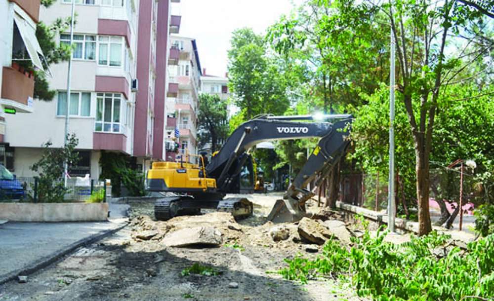 Bahçelievler Bölgesi'nde Asfalt Çalışması Başladı 