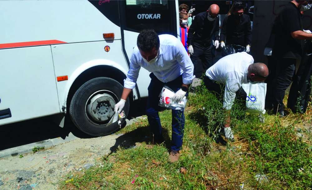 Sarıkurt,  Mahallede Çöp Topladı 