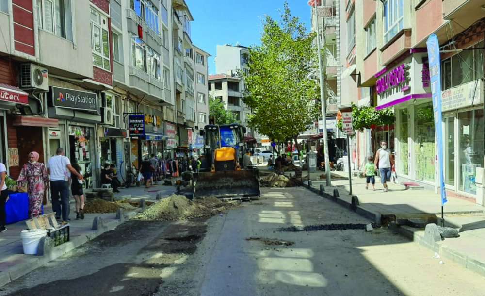 Çalışmalar Devam Ederken, Trafikte Aksamalar Meydana Geliyor