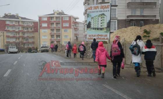  Öğrenciler De Velileri De Tehlikeyle Burun Buruna  